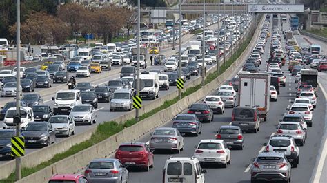 İ­s­t­a­n­b­u­l­­d­a­ ­k­ı­s­ı­t­l­a­m­a­ ­ö­n­c­e­s­i­ ­t­r­a­f­i­k­ ­y­o­ğ­u­n­l­u­ğ­u­
